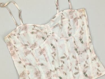 Ubrania damskie: PrettyLittleThing, T-shirt damski, rozmiar M — 1