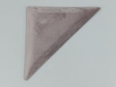 Home & Garden: Szary, trójkątny element dekoracyjny wykonany z miękkiego materiału — 1