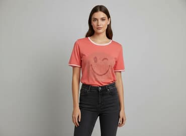 spongebob ubrania: Women`s T-shirt, size S — 1