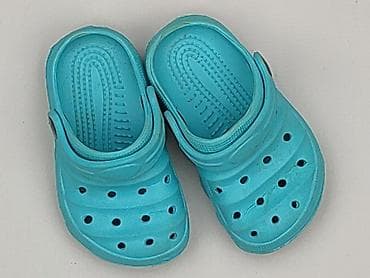 basic tees h: Sandałki 21, Używany — 1