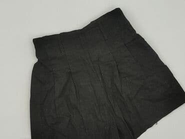 krótkie spodenki i nogi z cellulitem: PULL&BEAR, Szorty damskie, rozmiar S — 1