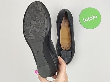 na koturnie: Czarne czółenka na koturnie Lasocki – skóra naturalna - Model — 4