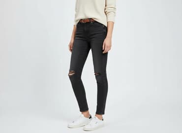 spodnie z poszarpanymi nogawkami zara: Zara, Jeansy damskie, rozmiar S — 1