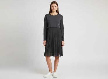 długa sukienki z rękawem: Sukienka damska, rozmiar M — 1