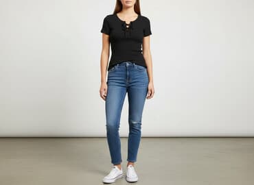 czarne t shirty damskie w serek: T-shirt damski, rozmiar M — 7