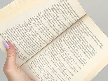 Książki: Książka, gatunek - Powieść, stan - Bardzo dobry — 4