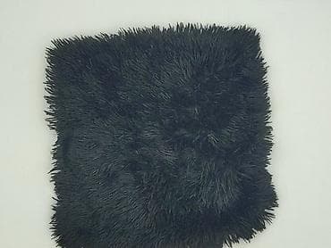 bombki: Poduszka dekoracyjna HOME DECO – czarna, „shaggy” - Marka/linia: HOME — 1