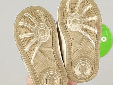 spodnie sliskie: Buciki niemowlęce, H&M, 19, stan - Bardzo dobry — 4