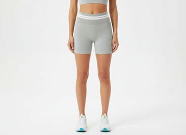 biala koszula i kolarki: Szorty damskie, rozmiar S — 1