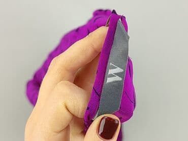 modne bluzki z bufiastymi rękawami: Bluzka damska, rozmiar M — 4