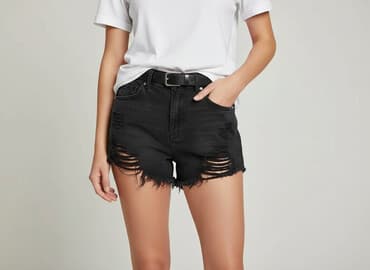 czarne krótkie spodenki z dziurami: Denim, Szorty damskie, rozmiar S — 7