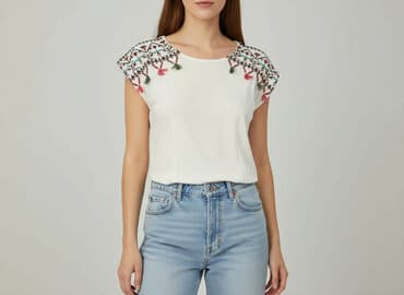 góralska koszula damska z haftem biała: Women`s T-shirt, size M — 1