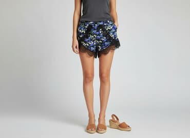 krótkie czarne spodenki materiałowe: Forever 21, Szorty damskie, rozmiar S — 7