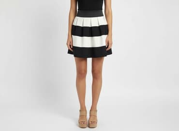 czarne rozkloszowane spódniczka: Spódnica damska, rozmiar S — 1