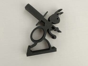 Dekoracyjny stojak/uchwyt w kształcie zająca niosącego gitarę – czarny