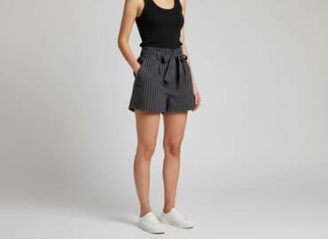 krótkie spodenki strauss: House, Szorty damskie, rozmiar M — 1