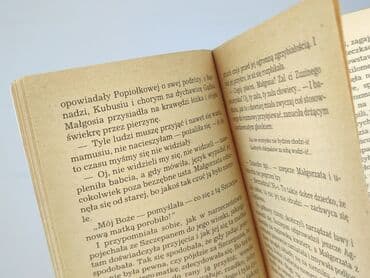 Książki: Książka, gatunek - Powieść, stan - Bardzo dobry — 3
