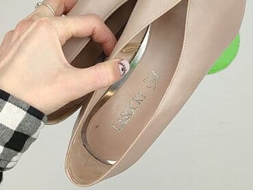 beżowe buty na koturnie ccc: Półbuty damskie, 37 — 7