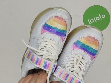 koszulka z nadrukiem roweru: Buty sportowe 33, Używany — 8