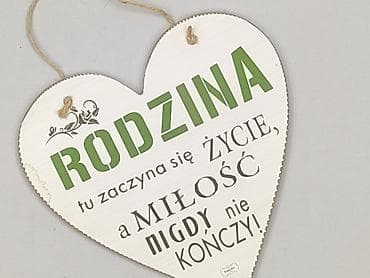 Artykuły papiernicze: Dekoracyjna zawieszka w kształcie serca z napisem: „RODZINA – tu — 1