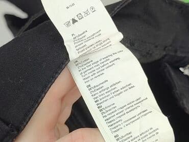 krótkie spodenki i nogi z cellulitem: Szorty damskie, rozmiar S — 5