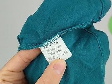 Ubrania damskie: T-shirt damski, rozmiar S — 4