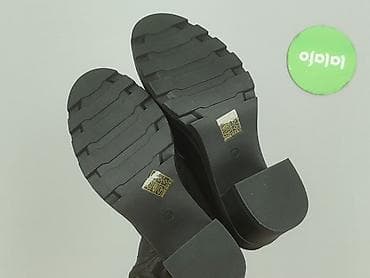 kozaki na platformie ccc: Czarne mokasyny damskie na słupku - Model: mokasyny z ozdobną — 5