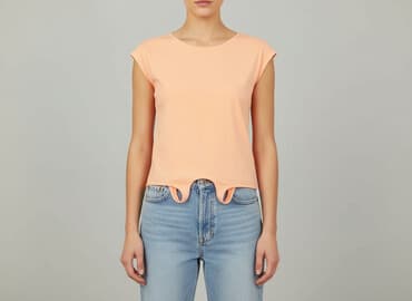 podkoszulek damski: Bershka, Women`s T-shirt, size S — 1