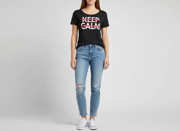 t shirty z czerwonem napisem: Women`s T-shirt, size M — 1