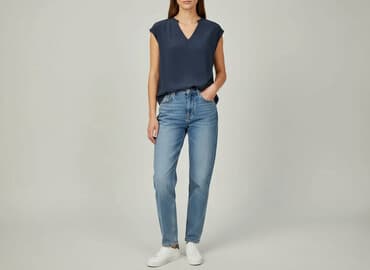 mohito bluzka z dekoltem v: Mohito, Women's blouse, size M — 1