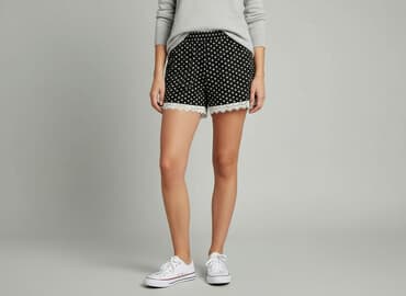 krótkie spodenki z koronką: Szorty damskie, rozmiar M — 1