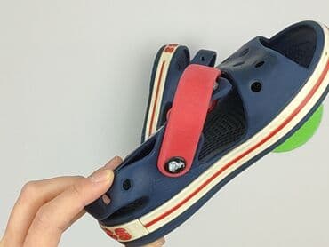 kapcie ze sztywnym zapiętkiem: Sandałki Crocs, 27, Używany — 5