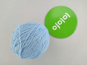 Textile: Kłębek jasnoniebieskiej włóczki, idealny do różnego rodzaju projektów — 2