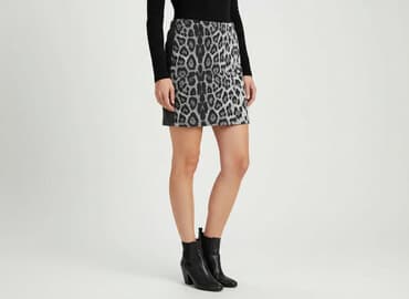 ubrania mała mi: Women`s skirt, size S — 1