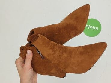 kozaki na grubej podeszwie ccc: Vices, Botki damskie, 39 — 6