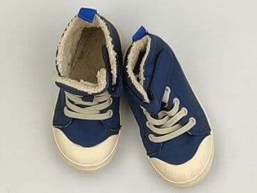 ocieplane nieprzemakalne buty z wysoką cholewą: Trampki 24, Używany — 1