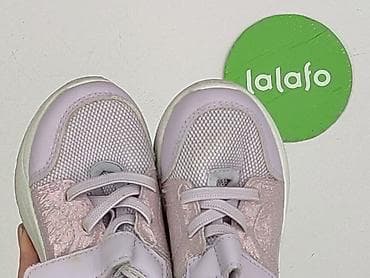 modne bluzki wiosenne: Buty sportowe 22, Używany — 6