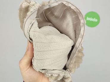 used item: Beżowa poszewka na poduszkę dekoracyjną z miękkiego, prążkowanego — 4