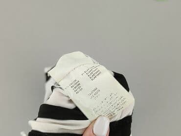 czarne t shirty damskie w serek: T-shirt damski, rozmiar S — 4