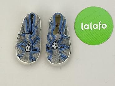 pull and bear white top: Buciki niemowlęce, Cool Club, 20, stan - Idealny — 2