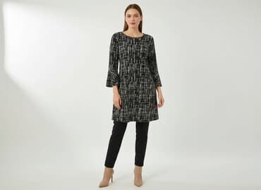 sukienki dla niskich i puszystych: Sukienka damska, rozmiar S — 1