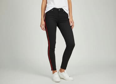 bershka buty na platformie czarne: Bershka, Jeansy damskie, rozmiar XS — 1