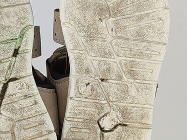 koszulki z dekoltem w szpic: Sandałki 23, Używany — 6