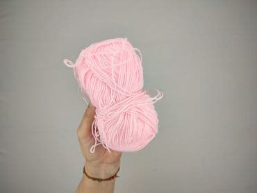 Textile: Kłębek różowej przędzy, idealny do różnych projektów dziewiarskich i — 3