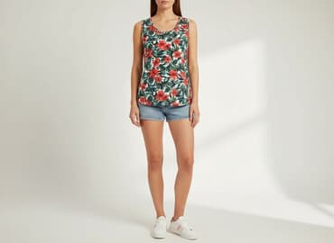 bluzka z przekładanym dekoltem: Women`s T-shirt, size S — 1