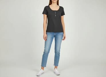 czarne t shirty damskie w serek: T-shirt damski, rozmiar S — 5