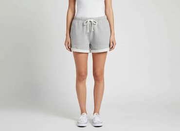 hm krótkie spodenki czarne: H&M, Szorty damskie, rozmiar S — 6