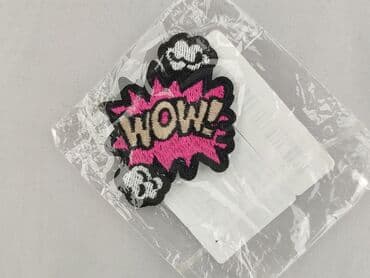 Naszywka tekstylna w kształcie dymku komiksowego z napisem „WOW!”