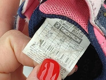 pull and bear spodnie materialowe: Buty sportowe Decathlon, 21, Używany — 5