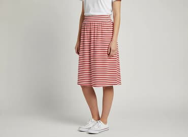 czerwone spódnice z lampasem: Women`s skirt, size S — 1